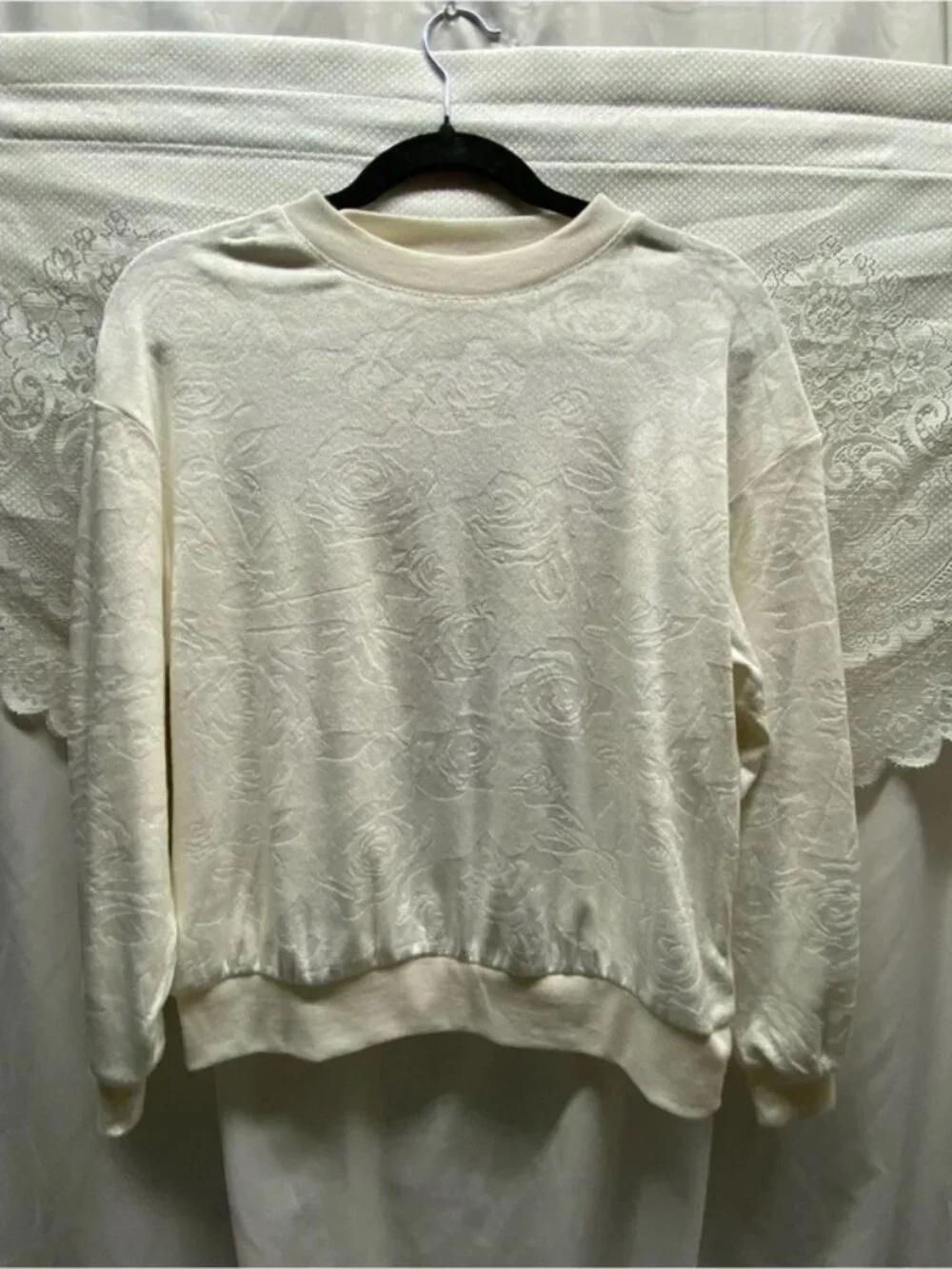 Jaclynw New York small value Rose-Textured Crewneck Sweatshirt new cream color
